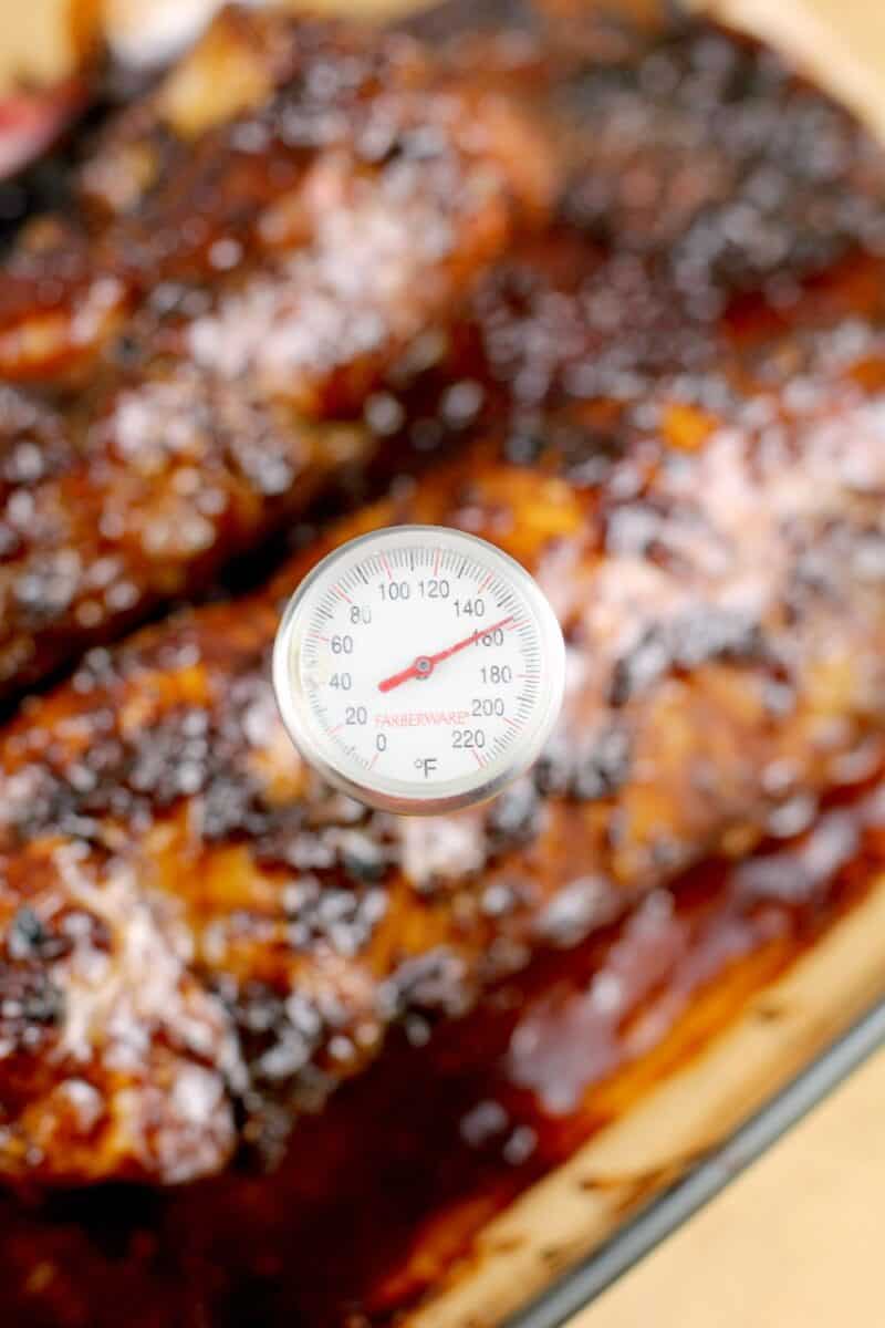 meat thermometer showing the cook temperature