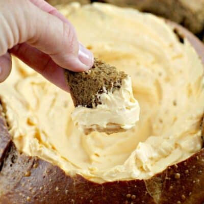 Cheddar Beer Pumpernickel Bread Dip