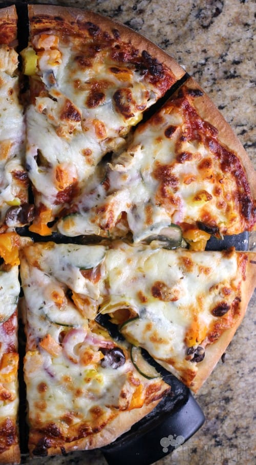 Chicken Gyro Pizza. Mediterranean toppings make for a deliciously inspired pizza. http://wp.me/p4qC4h-2Iw