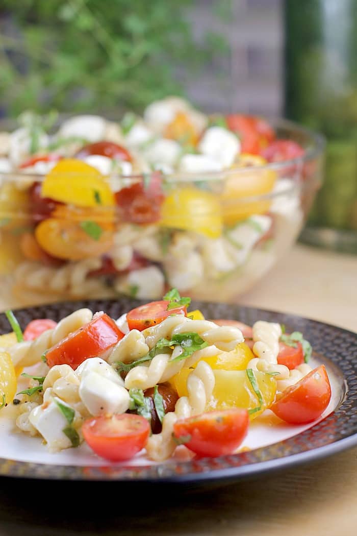 Fresh Tomato Pasta in Lemony Vinaigrette (Ready in 10 Minutes!)