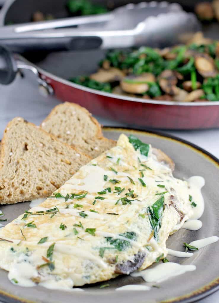 https://ericasrecipes.com/wp-content/uploads/2019/01/Vegetarian-Sausage-Mushroom-and-Spinach-Egg-White-Omelet-9b-739x1024.jpg