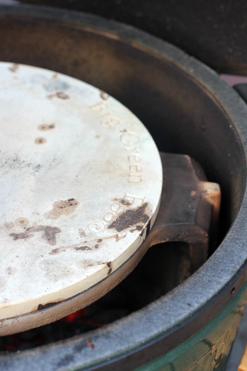 pizza stone on the convEggtor in the big green egg