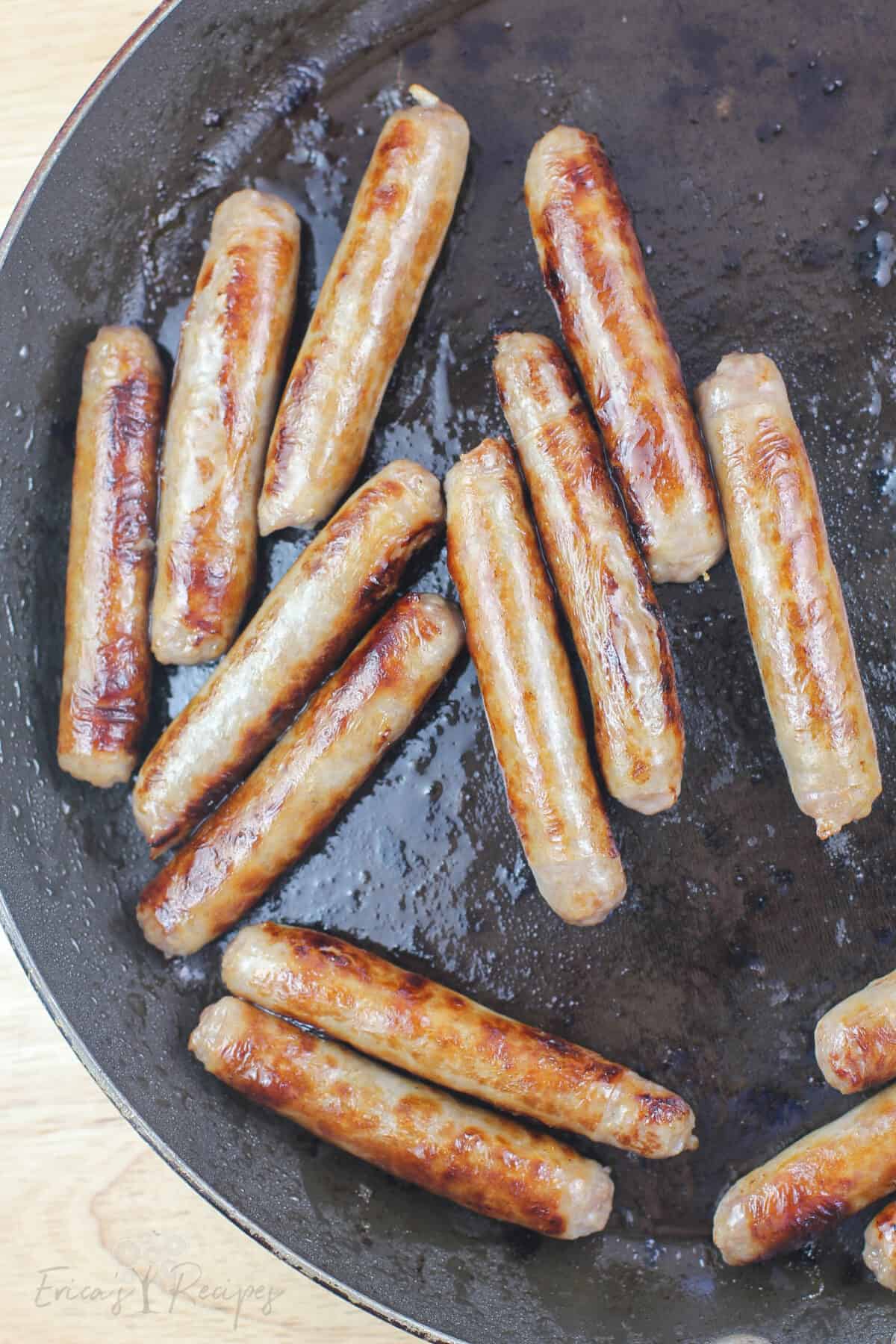 cooked sausage links in skillet