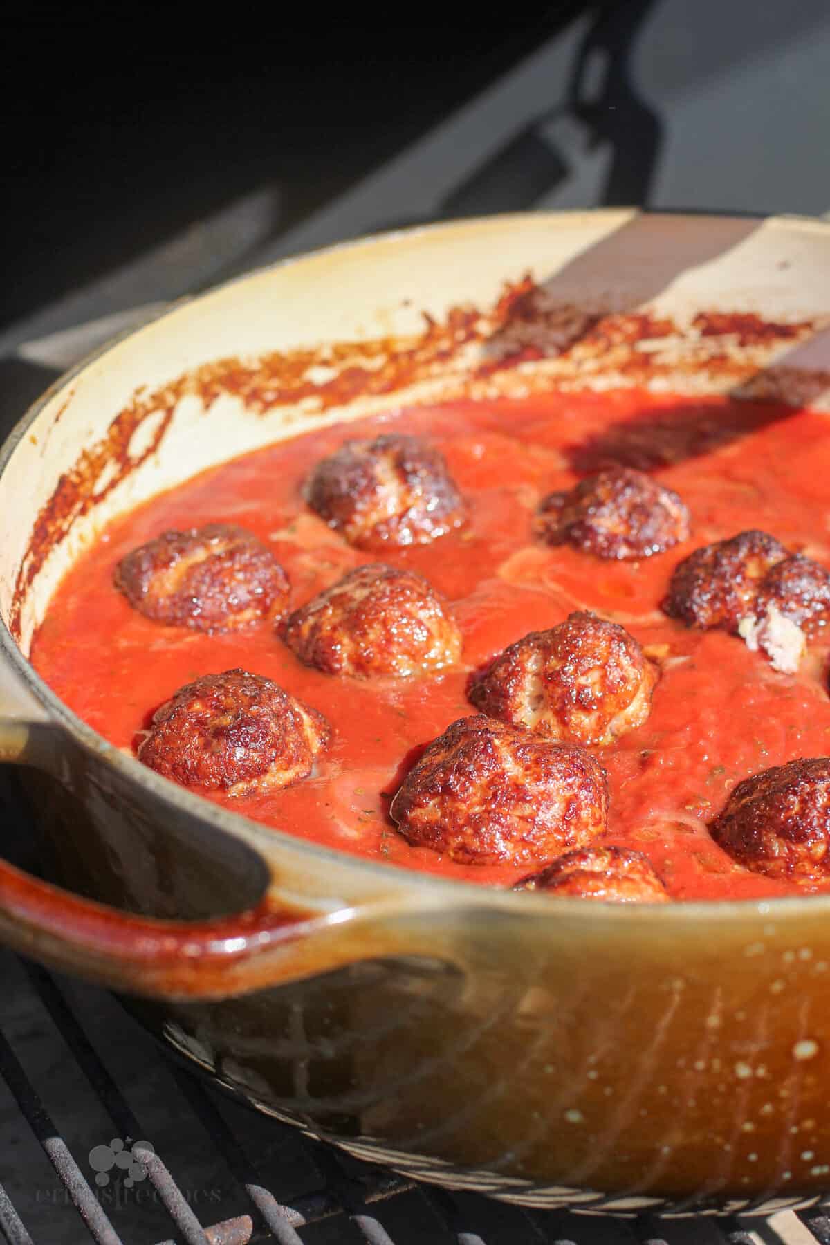 cooked meatballs in sauce (outdoor view)